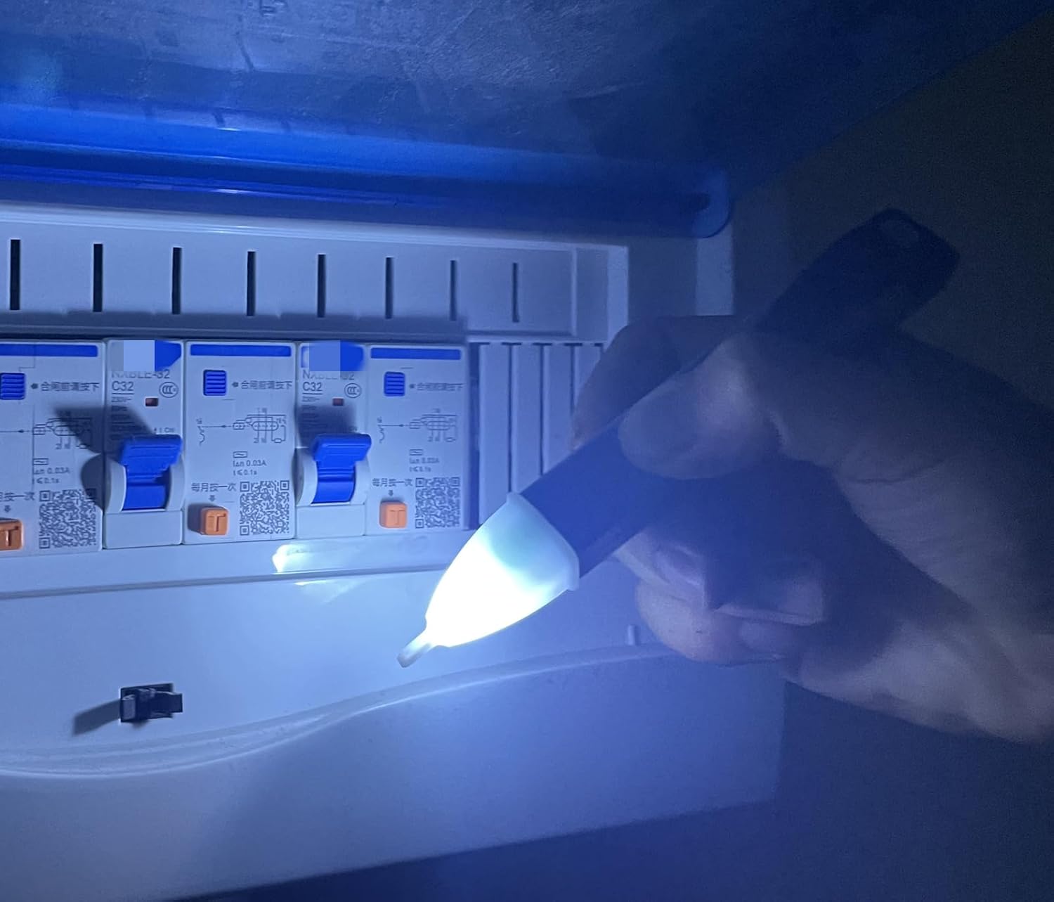 Non-Contact Voltage Tester Tools,LED Flashlight,Buzzer Alarm,AC Voltage Detector Pen,Test Range 60V - 1000V for Live/Null Wire Judgment - Image 3