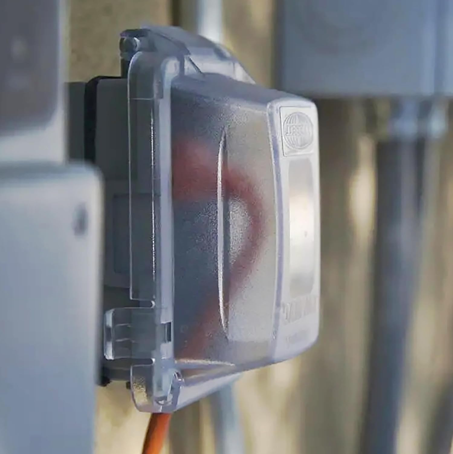 TAYMAC MKG420CS Nonmetallic Extra Duty Complete in-Use Cover 15 Amp WRTR Self Test GFCI Kit, 1-Gang, Clear/Gray - Image 6