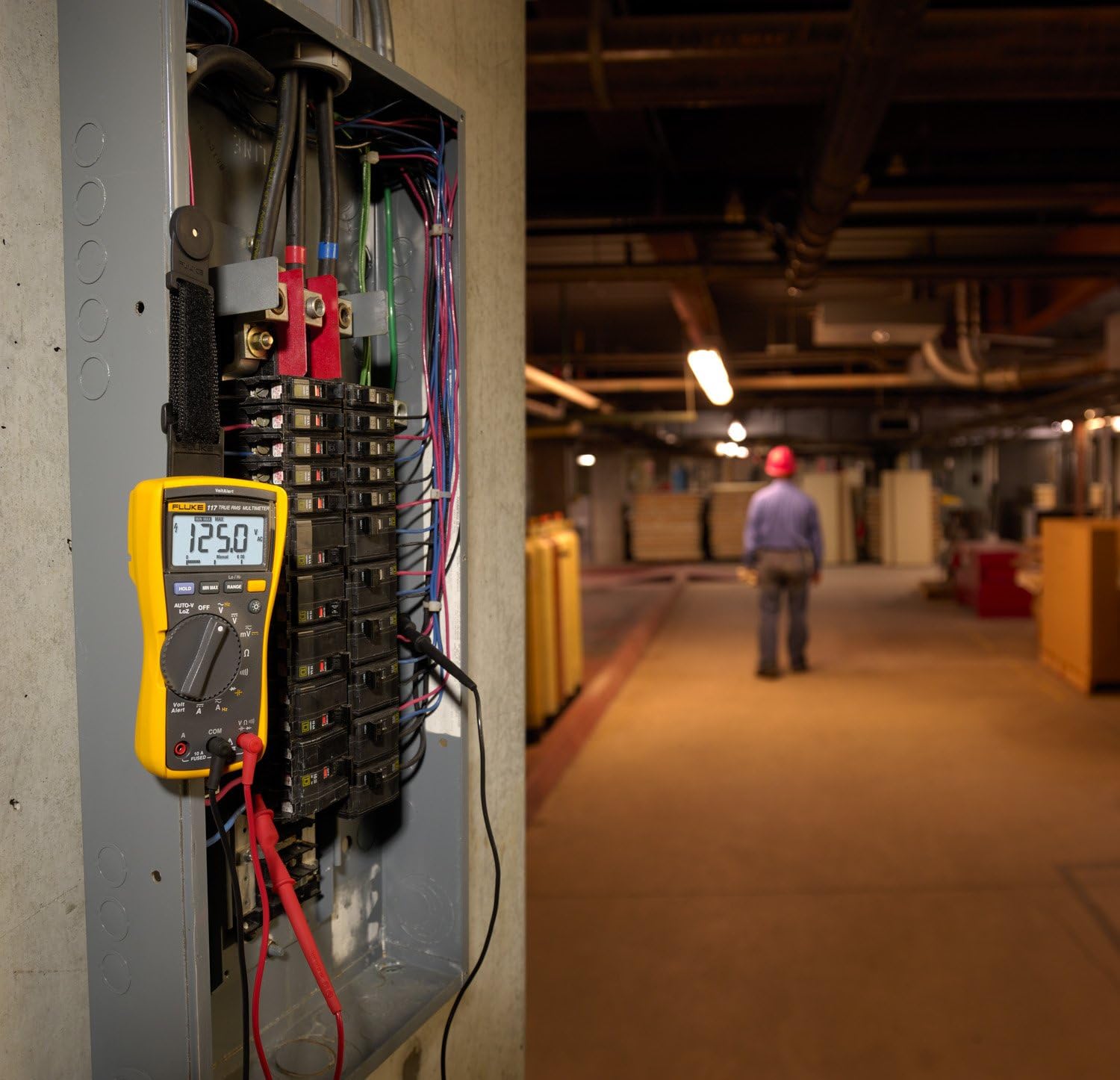 Fluke 117/323 Kit Multimeter and Clamp Meter Combo Kit For Residential And Commercial Electricians, AC/DC Voltage, AC Current 400 A, Includes Test Leads, TPAK And Carrying Case - Image 2